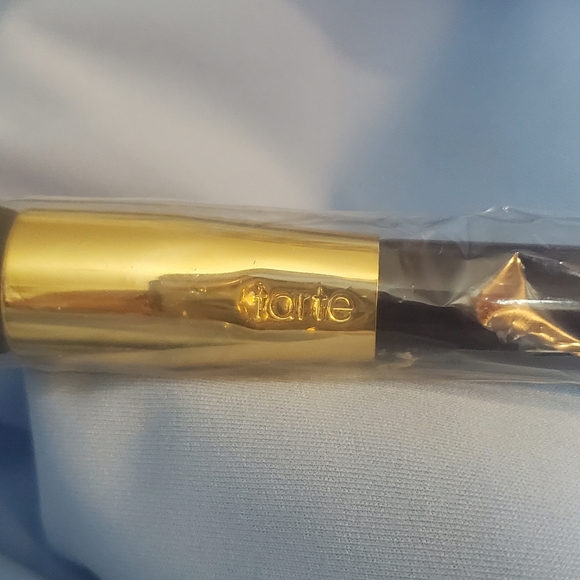 Set of two Tarte makeup brushes - Picture 4 of 6